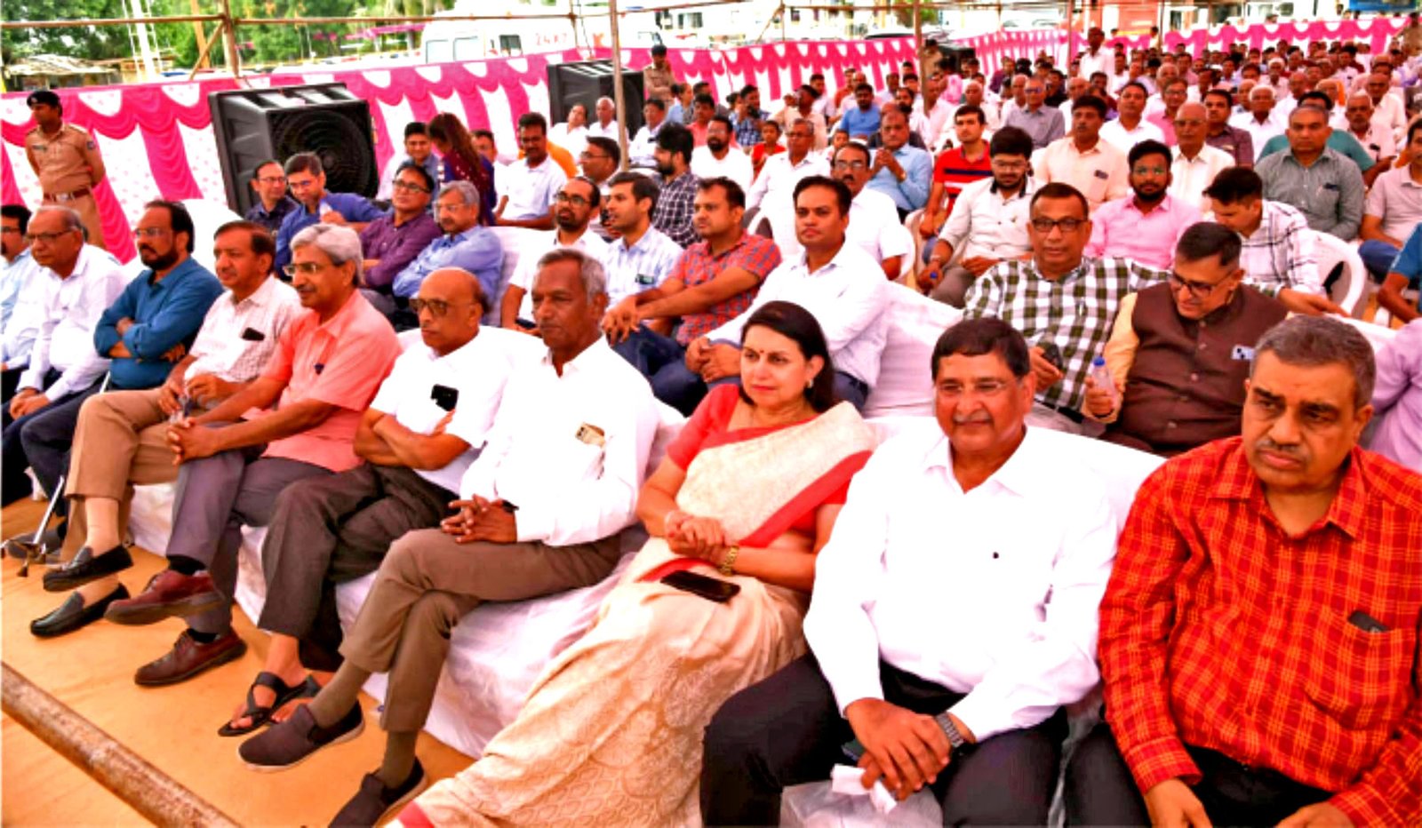 Primary eye testing and vision consultation drive at Sardhav.